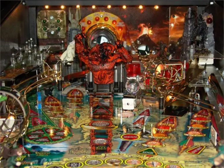Lord of the Rings Pinball Machine by Stern - Image 8